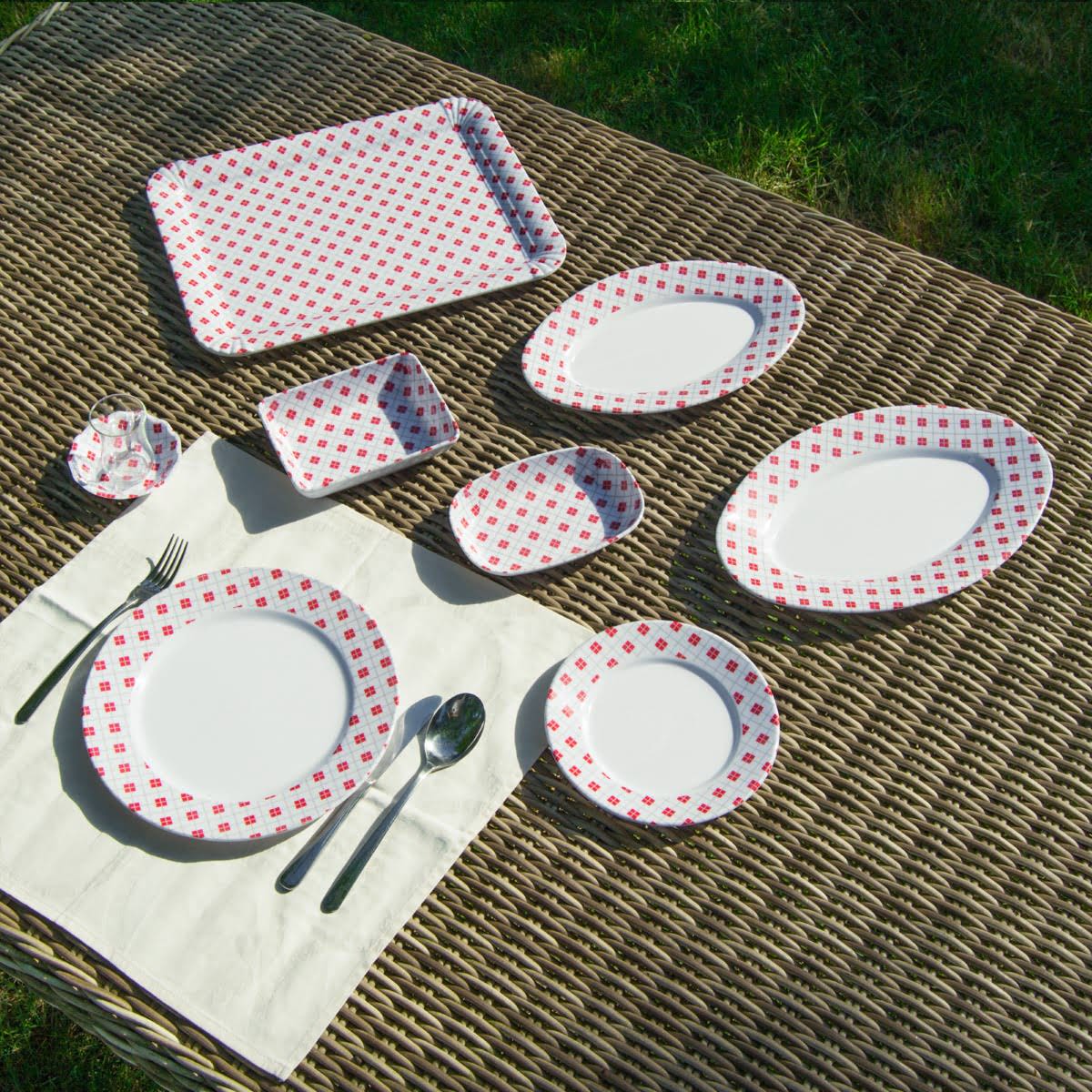 4 kişilik 18 parça melamin piknik seti kolay taşınır kolay temizlenir ve kullanılır